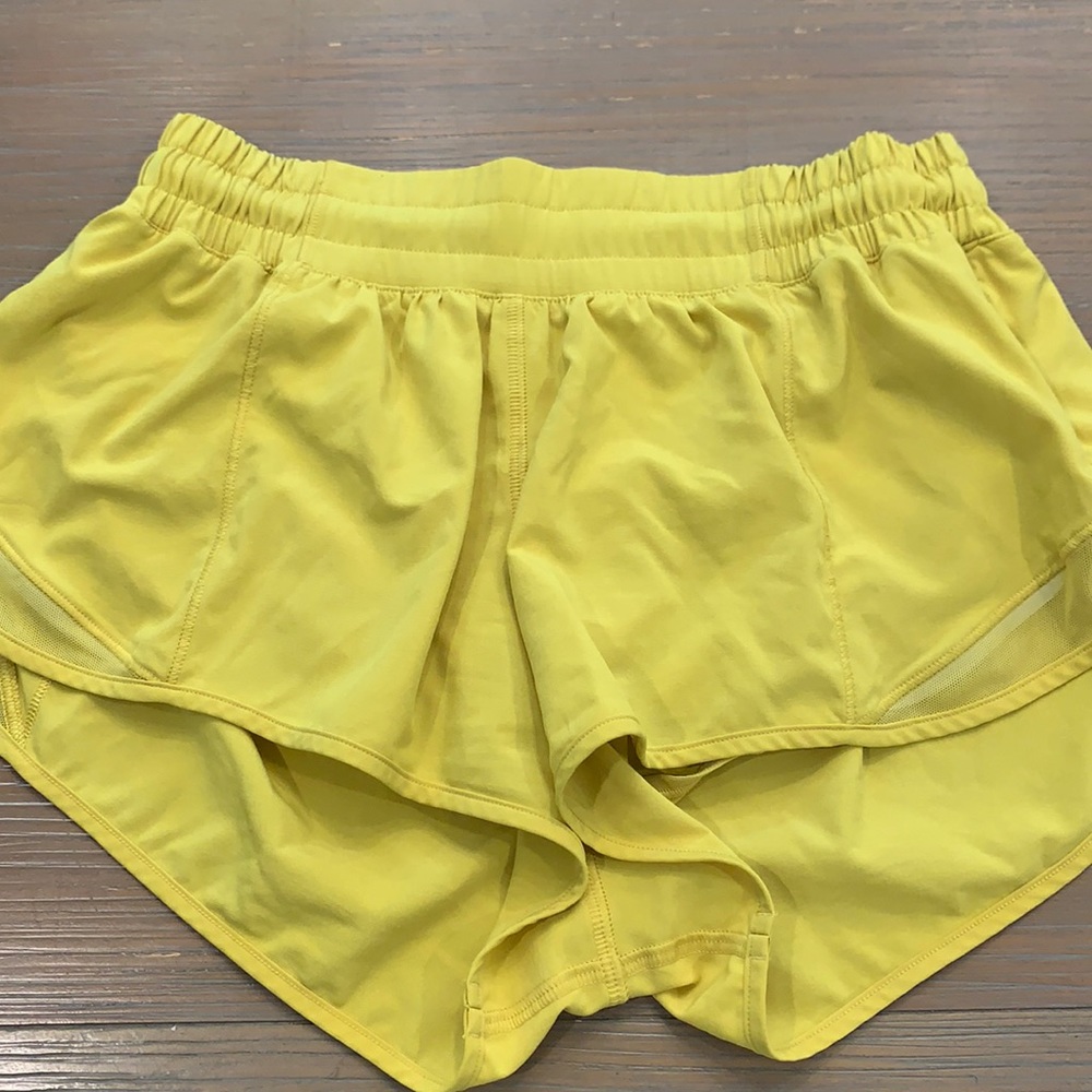 Lululemon. 2.5 hotty hot short. Yellow
